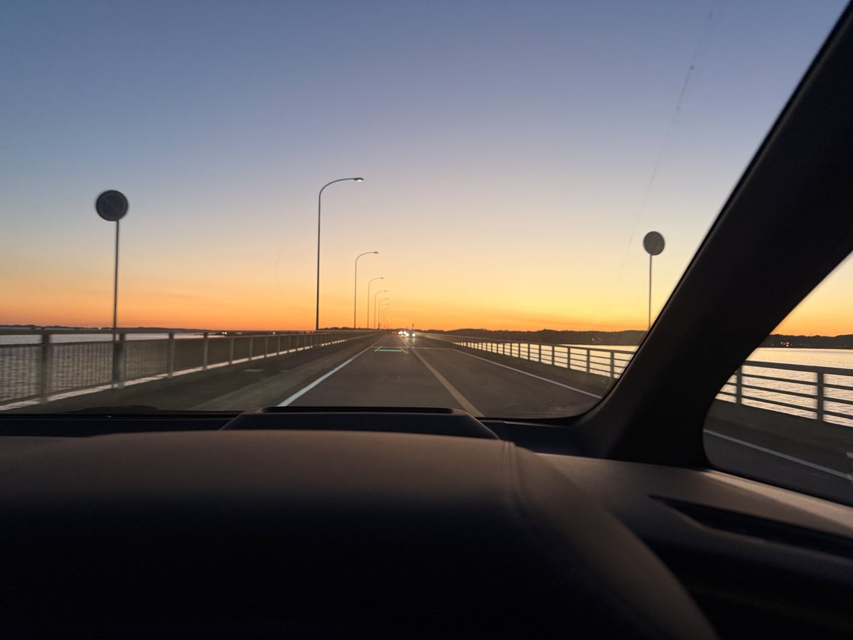 ITOG8's tweet image. 帰る途中の夕焼け

痺れるくらいノスタルジック

生きてる実感！

最高！