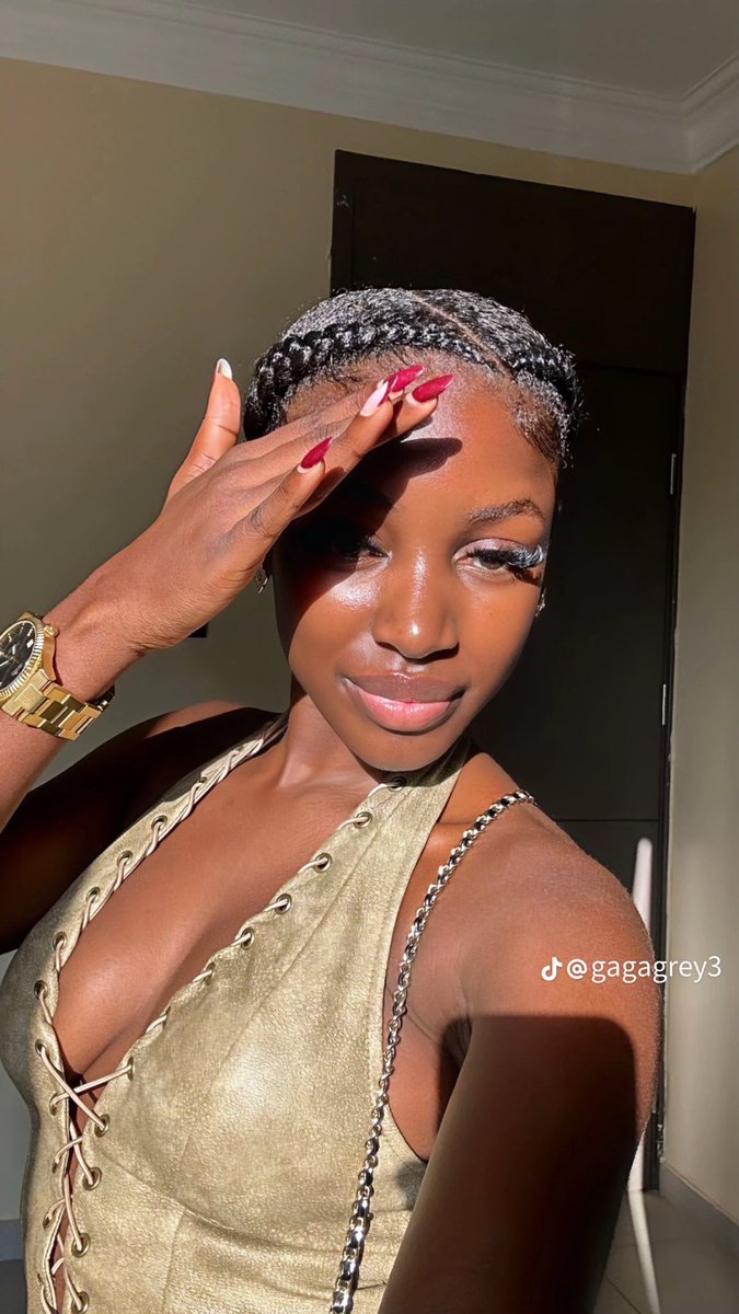 CarolPrim3's tweet image. But can a man cheat on such a pretty girl.❤️