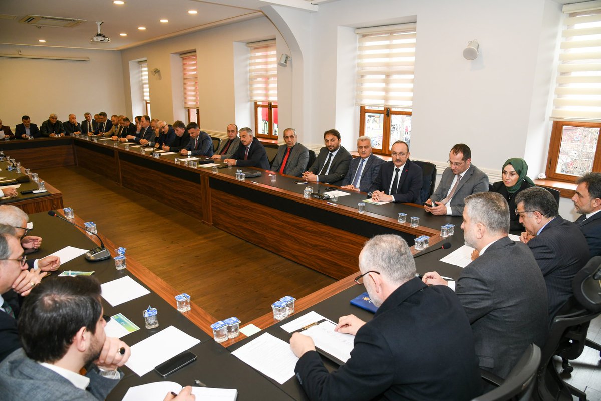 AK Parti Grup Toplantımızı, İl Başkanımız Sayın Sezgin Mumcu’nun ev sahipliğinde; Büyükşehir Belediye Başkanımız Sayın Ahmet Metin Genç, ilçe belediye başkanlarımız ve meclis üyelerimizle birlikte gerçekleştirdik.

Şehrimizin kalkınması, hemşehrilerimizin beklentilerine güçlü