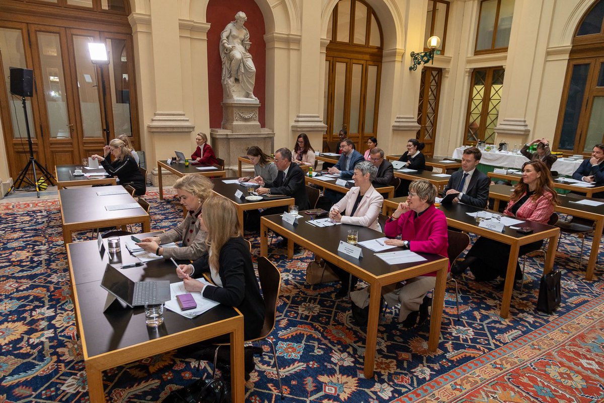 BelgiuminVienna's tweet photo. Ambassador Vermeulen was pleased to attend her first #INTGenderChampions Vienna Hub meeting to present her goals and priorities. 

Many thanks to IPU’s @Bri_Brenner for hosting and 🇸🇮 Ambassador @Mel_Zup for chairing the session.

#BE4Multilateralism https://t.co/JM4L4rK4kl