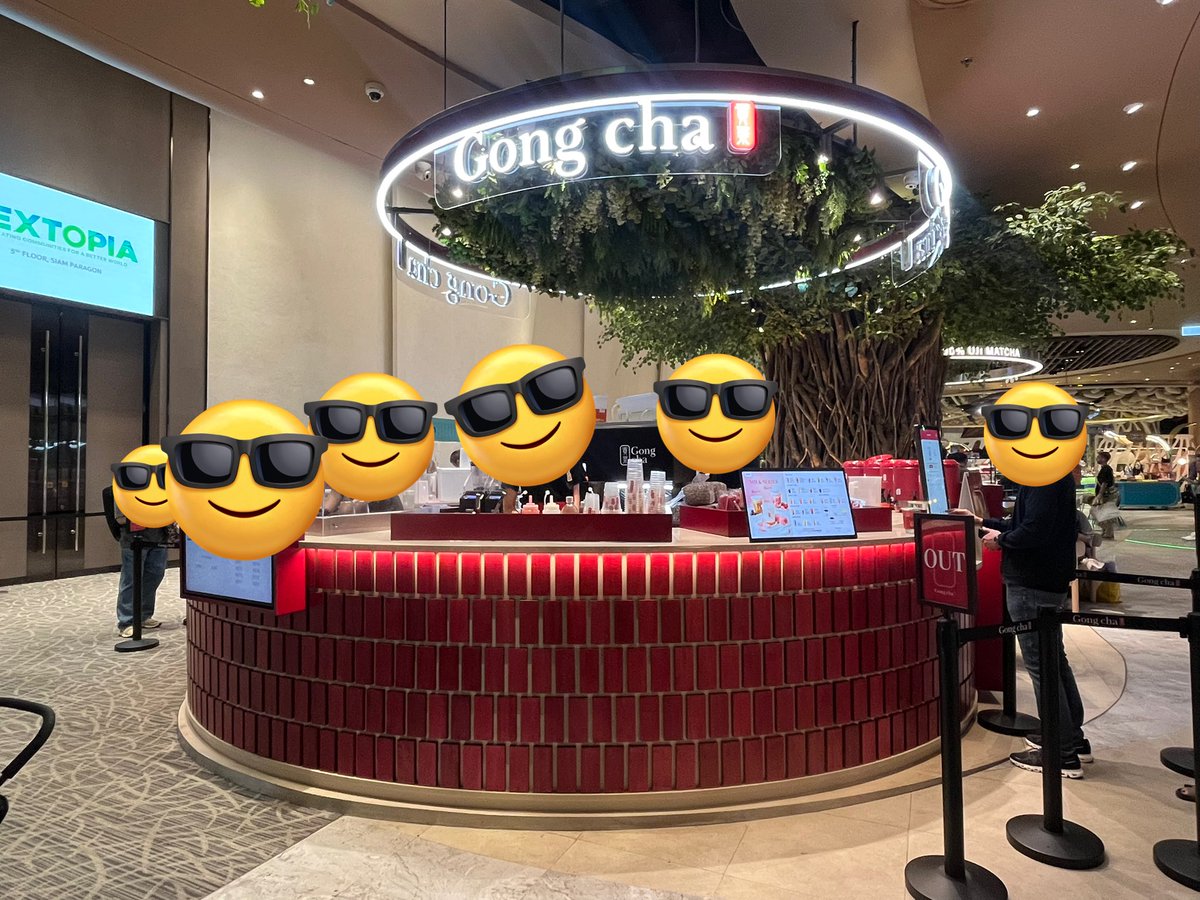 Cherrycoffeeme's tweet image. ทุกคนนนน ร้าน 『Gong Cha』 มาเปิดที่พารากอนแล้วล่ะ!

ก็คืออยู่ในโซน Nextopia ชั้น 5 ฟังเพลงไปจิบชาไป นับว่าดี นับว่าดี

ส่วนตัวไม่รู้ว่าต้องกินอะไร เลยลองสั่งชาใสแบบไม่หวานมา รสชาติก็เป็นชาเฉยๆ (.__. แต่ร้านนี้เหมือนจะดัง + คนเยอะตลอดเลย

ใครมีเมนูอะไรแนะนำก็บอกได้ เดี๋ยวไปลอง