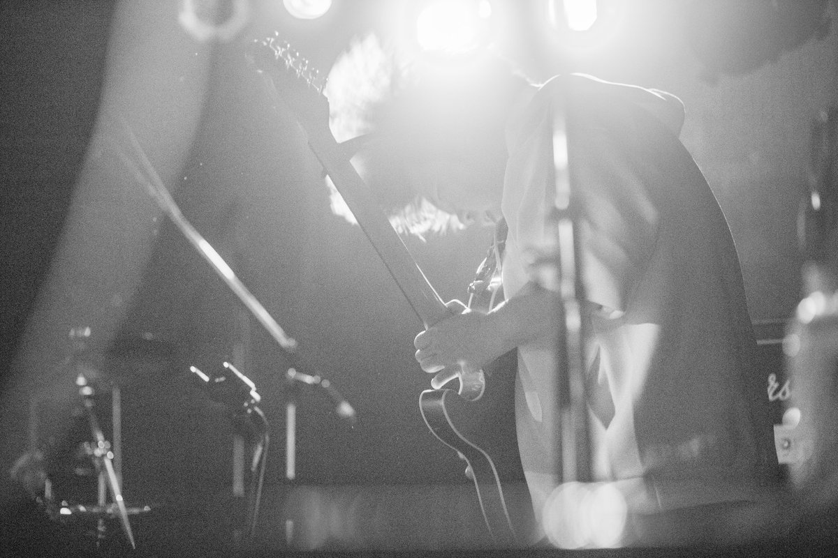 Sputnikcpythnk2's tweet photo. 12月27・28日
HPL企画
【水玉の祝祭】
冬の息は白く、どこか哀愁がある。
雪降る電灯の下僕らは何を求めるでもなく光に集まるだけ、
君が生きている世界を僕らは少し愛せた気がした。
そんな気がしたんだ

Photo by @taiyo_ninc https://t.co/lTxYLGPnod