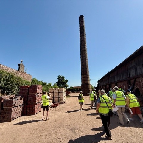 Fédérer 🤝 -Des réunions de territoire à travers la région ont renforcé les liens entre musées et acteurs locaux. 🗺️ -8 nouveaux partenaires-musées ont rejoint notre réseau. 🏰