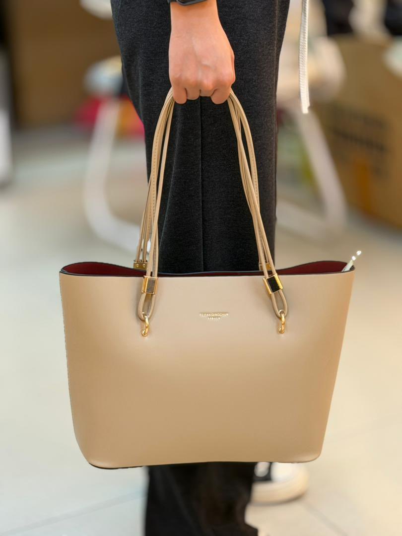 seralana2's tweet image. Buno buli butyaa ba dear 🥹

I know it’s January Naye muguleko 🙂‍↕️
0704938057