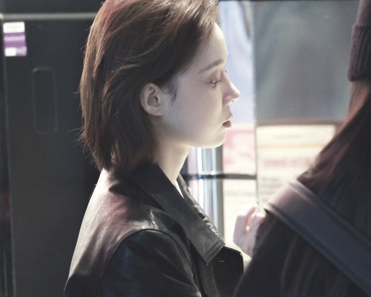 mkminjeong's tweet photo. ❝After Hours❞

— a #winrina au 

wherein Kendra (K) falls into Kalix’s (W) mind games she never thought she’d enter, and Kalix pretends control means not falling back. https://t.co/9yzukaxIo7