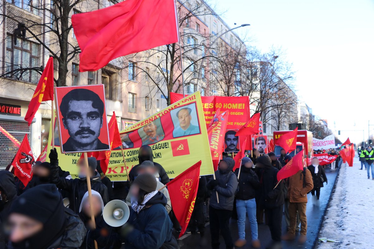 yeni_demokrasi3's tweet photo. Berlin’de LLL yürüyüşüne on binler katıldı

🔻 Partizan ve Roter Bund (Kızıl Birlik) bu yıl “Kagaar Operasyonu’na Hayır!” – Hindistan’da Yaşasın Halk Savaşı!” şiarıyla yürüdü.

https://t.co/ImCF8dsbSo https://t.co/sYPw91sFAJ