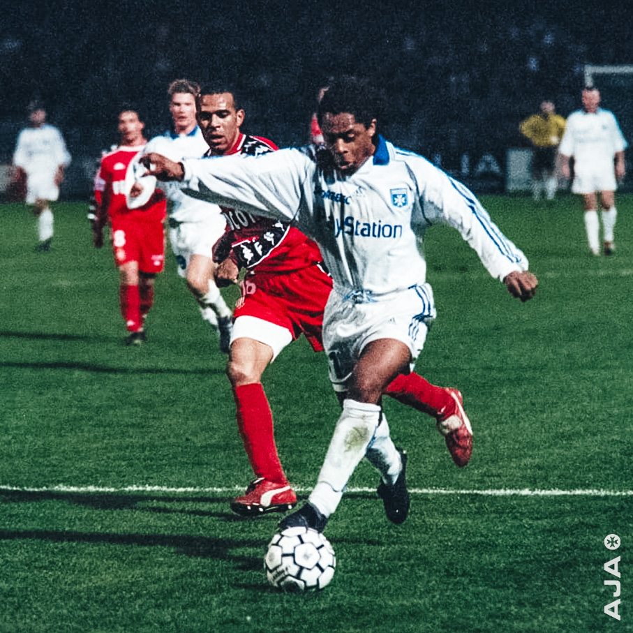 🎂 Joyeux #AJAnniversaire à Bernard Diomède ! 🥳 Formé à l'AJA, vainqueur de la Coupe de France, champion de D1… et champion du monde 💙🤍#TeamAJA pic.