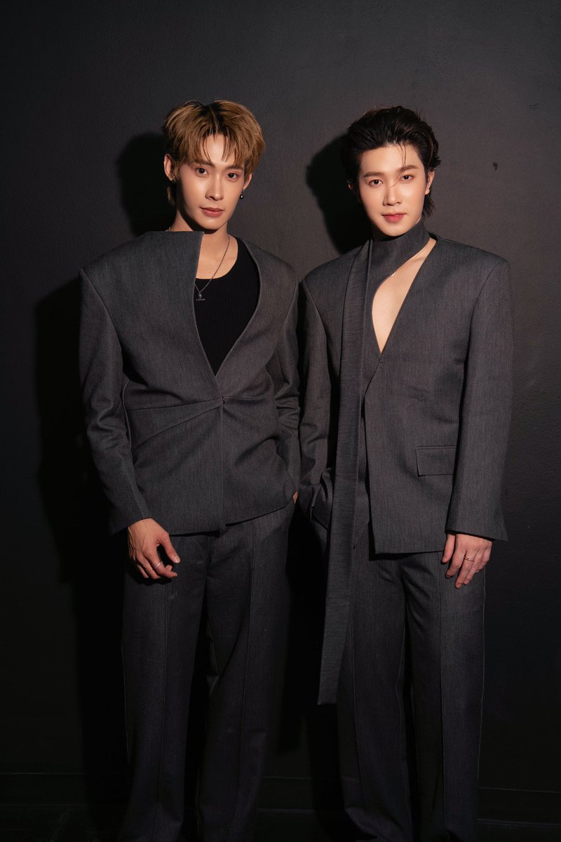 “Tutor” e “Yim” marcam presença na cerimônia de premiação Y Universe Awards 2025 ✨️

<a href="/TutorKrp/">TUTOR</a> <a href="/mynameis_yim/">mynameis_yim</a> 
#YUniverseAwards2025xDMD