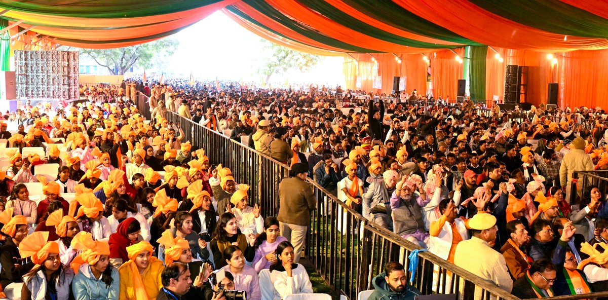 surendrasnaagar's tweet photo. गुरुग्राम में ‘राष्ट्रीय युवा दिवस’ के अवसर पर आयोजित भव्य कार्यक्रम में @BJP4India के माननीय राष्ट्रीय कार्यकारी अध्यक्ष श्री @NitinNabin जी व मा० मुख्यमंत्री श्री @NayabSainiBJP एवं पार्टी के वरिष्ठ पदाधिकारियों के साथ सम्मिलित हुआ।। https://t.co/NSpizcYOn7