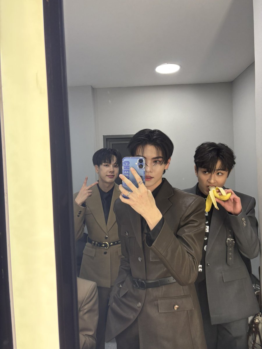 เดี๋ยวเจอกานนะคับบ หม่ำของกินรอเเล้วว
#YUniverseAwards2025xdmd