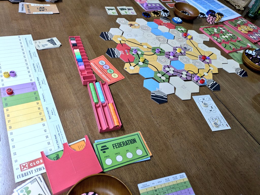 Roco609's tweet image. 初心者18会でロストアトラス🚂3人戦ショートでインスト込み約4時間。初心者相手に、株投げ売りやら会社の押し付けなど悪いことやった上で完敗。2人とも敷設・運営どちらも上手かったな😇また第2回も開催しようと思うので、18の布教活動に勤しむぞ！✨️