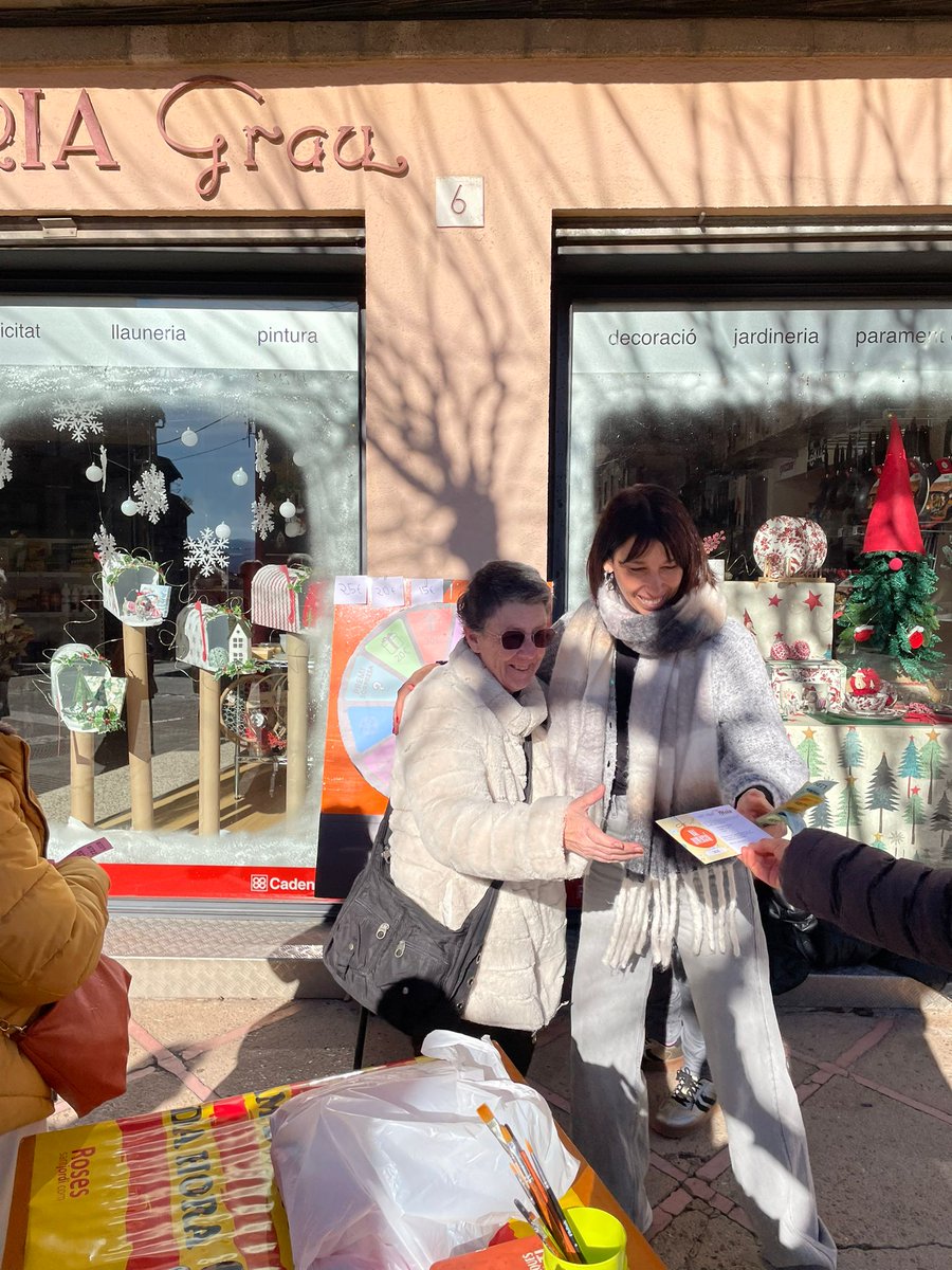 AbicMoia's tweet photo. ✨ Ahir vam celebrar el tancament de la campanya de Nadal amb una ruleta plena de premis de l’ABIC 🎁
Gràcies al Cau per fer-ho encara més especial amb la xocolatada ☕🍫 i els tallers infantils 🎨
👏 Enhorabona a tots i totes les persones premiades! https://t.co/88uoHMeBko