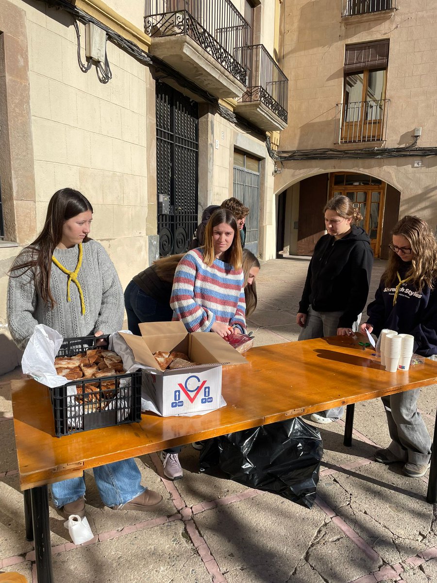 ✨ Ahir vam celebrar el tancament de la campanya de Nadal amb una ruleta plena de premis de l’ABIC 🎁
Gràcies al Cau per fer-ho encara més especial amb la xocolatada ☕🍫 i els tallers infantils 🎨
👏 Enhorabona a tots i totes les persones premiades!