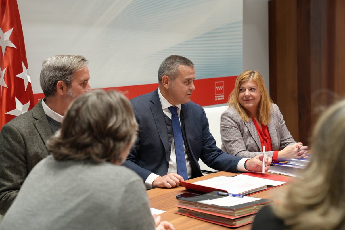 jorgerodrigodo's tweet photo. Hoy me reincorporo al trabajo tras un proceso duro que, aunque aún no ha terminado, me permite seguir adelante con la responsabilidad y el compromiso de trabajar cada día para mejorar la vida de los madrileños.

La vida es generosa, pero en ocasiones nos pone pruebas difíciles en el camino. Afrontarlas también forma parte del aprendizaje y de la fortaleza personal.

Quiero aprovechar este momento para agradecer de corazón todas las muestras de cariño, apoyo y oraciones recibidas durante este tiempo. Gracias a todas las personas que os habéis preocupado por mi estado de salud.

Mi reconocimiento y gratitud más sincera también a los profesionales sanitarios del Hospital Universitario Ramón y Cajal. Su calidad humana y profesionalidad demuestran, una vez más, que contamos con una de las mejores sanidades públicas del mundo.

Gracias a todos.

#VivaLaVida
#Prevención
#Cáncer