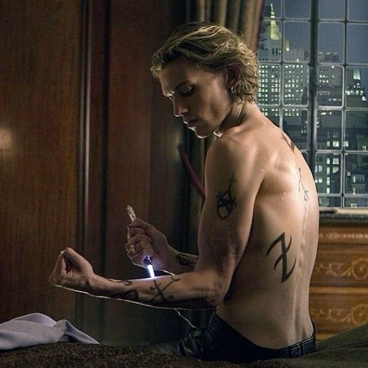 swhintheshadows's tweet image. i fear jace literally altered my brain chemistry