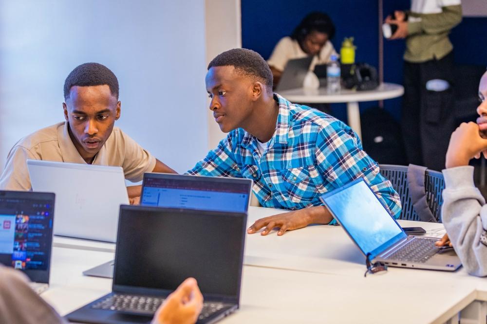 UKWELITIMES's tweet photo. 🛑UPDATE: National Institute of Statistics of Rwanda (NISR) announces internet usage rates among youth aged 16–30 by province: City of Kigali 53.9%, Western 26.9%, Eastern 22.5%, Northern 21.7%, Southern 20.1%.
@statisticsRW @RwandaYouthArts #InternetUsage #Rwanda #Youth
✍️@Uwayezu_Alodie