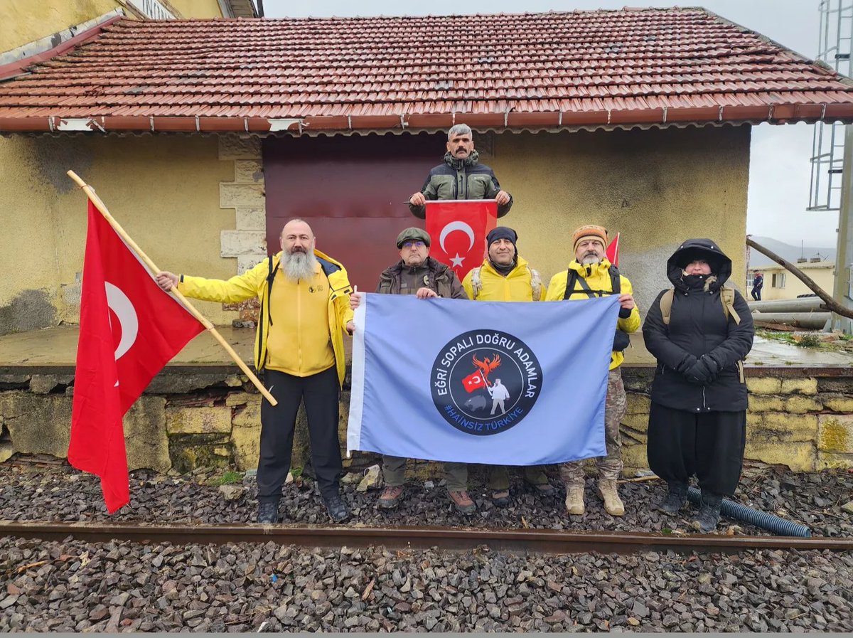 Gittiği her yerde bizlerden övgüyle bahseden, bizi gördügünde "eğri değnekliler geldi" diyerek bizleri yanındakilere tanıtmak için teveccüh gösteren kıymetli <a href="/HarpCografyasi/">DR. SELİM ERDOĞAN</a> Selim Erdoğan'a teşekkürü borç biliriz. 
#eğrisopalıdoğruadamlar 
#HainsizTürkiye 
<a href="/idrisTugunmus12/">İdris Tugunmus🇹🇷</a>