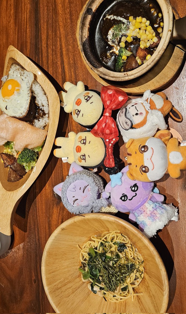 みやちゃん、ともちゃんとティニ会𓂃𓊝𓄹𓄺  
ノウルで、ゆっくりできる時間あったけど時間経つの早すぎる🥹お泊まりティニ会しよ？笑