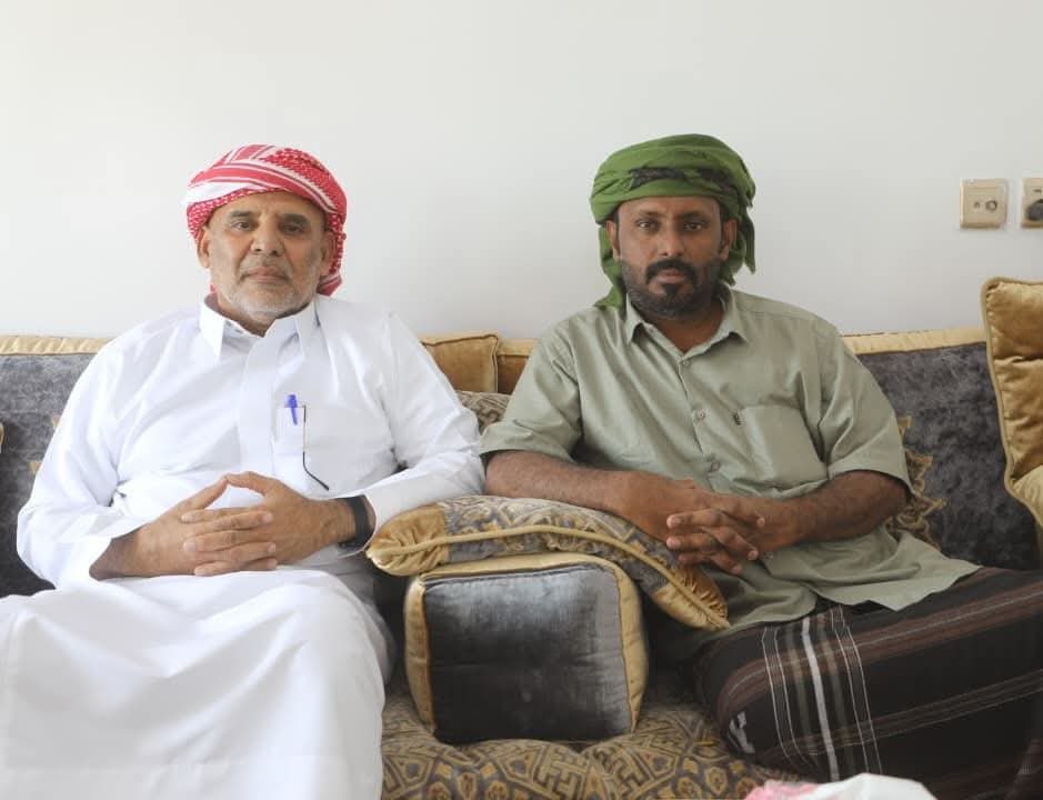 alrougui's tweet image. بهدف توحيد صف الحضارم 
ودعم الاستقرار في المحافظة :

- اجتمع صباح اليوم الشيخ عمرو بن حبريش العليي، وكيل أول محافظة حضرموت، رئيس حلف قبائل حضرموت، رئيس مؤتمر حضرموت الجامع،في مدينة المكلا، بـ عصام حبريش الكثيري، أمين عام مجلس حضرموت الوطني

-تم مناقشةالأوضاع العامة في حضرموت،…