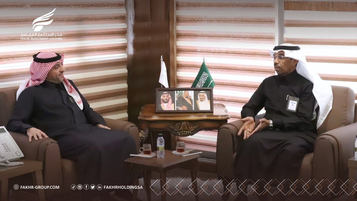 Fakhrholdingsa's tweet photo. في إطار تعزيز التكامل بين القطاعين العام والخاص، سعدنا بزيارتنا لسعادة مدير عام #تعليم_الاحساء أ. طواشي الكناني وبحضور مدير إدارة الشراكات والاستثمار أ. محمد السبيعي
@MOE_EEH 

ومثّل شركة فخر في هذا اللقاء سعادة الرئيس التنفيذي الأستاذ عبدالله العنزي، ومدير الشراكات الاستراتيجية والتواصل المؤسسي المهندس محمد القريع، حيث جرى بحث آفاق التعاون المشترك بما يخدم تنمية #الأحساء ويعزز الأثر الإيجابي على المجتمع الأحسائي.

#فخر