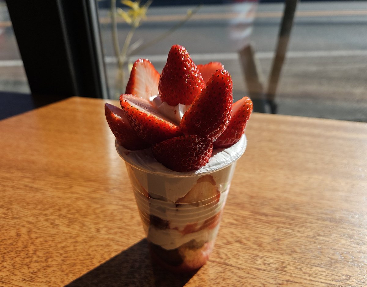 ①大人のお子様プレート(o'ч'o) ②③店内 ④パフェは別のお店🍓