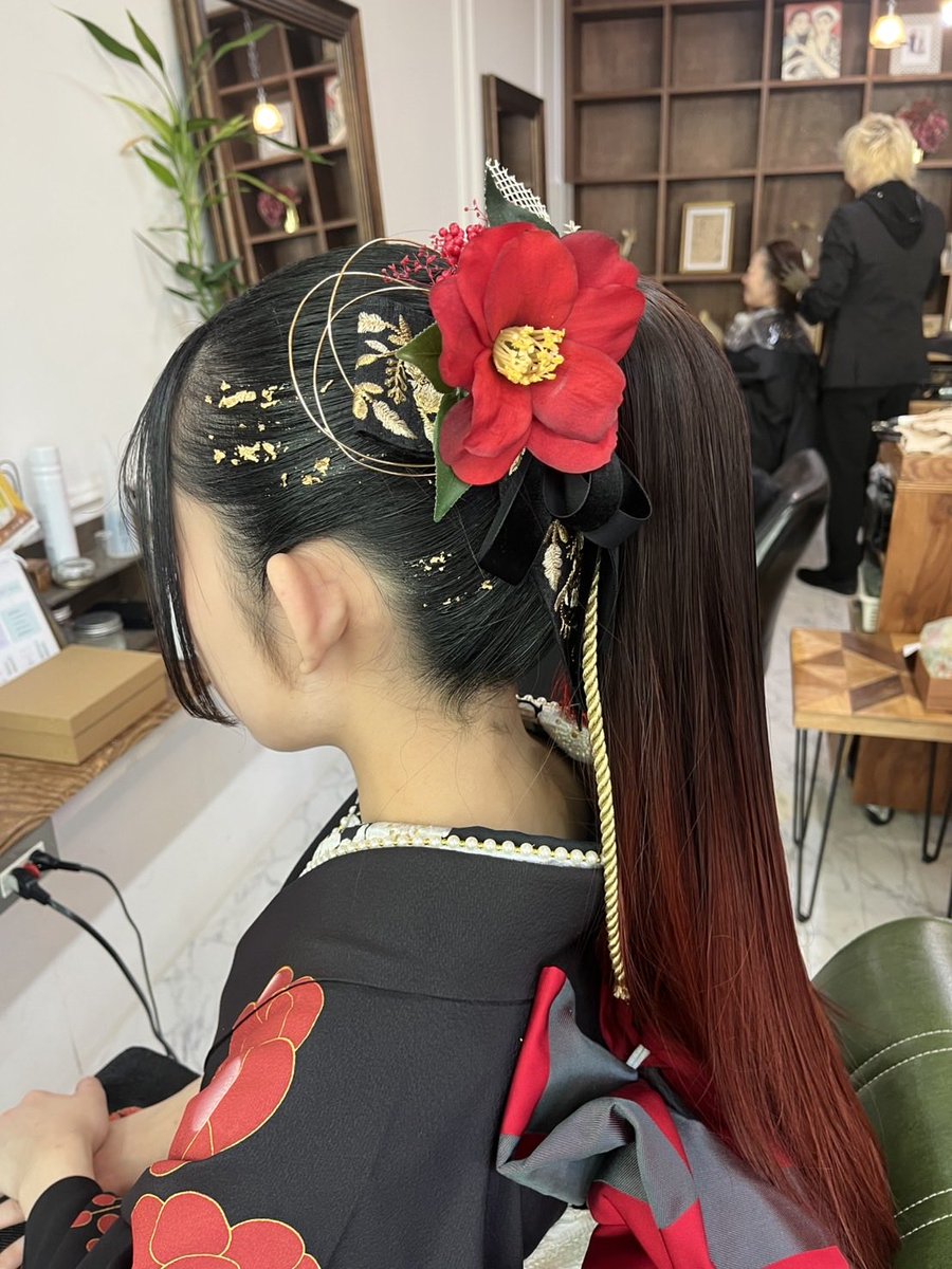 harmonytone_1's tweet photo. 成人式おめでとう御座います♡
オーダー髪飾り
お着物のお色や髪型、お好みのお花などに合わせてデザイン。高品質アーティシャルフラワーとドライフラワー、アクセサリーパーツなど使用しておつくりしております。
#成人式　#成人式髪飾り　#成人式おめでとうございます https://t.co/SYsZigUM5d