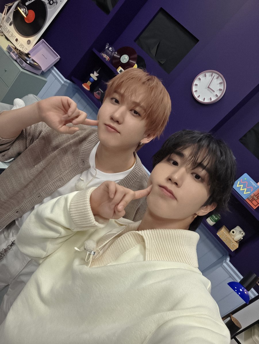 Stray_Kids's tweet image. [SKZ-BEHIND📸]

투키즈룸 2025의 마지막 주인공은 🐷🐰창빈&amp;amp;한🐿️!
함께여서, 함께해서 고마운 투리라차🍀

#StrayKids #스트레이키즈
#창빈 #Changbin
#한 #HAN
#2KidsRoom #투키즈룸
#YouMakeStrayKidsStay