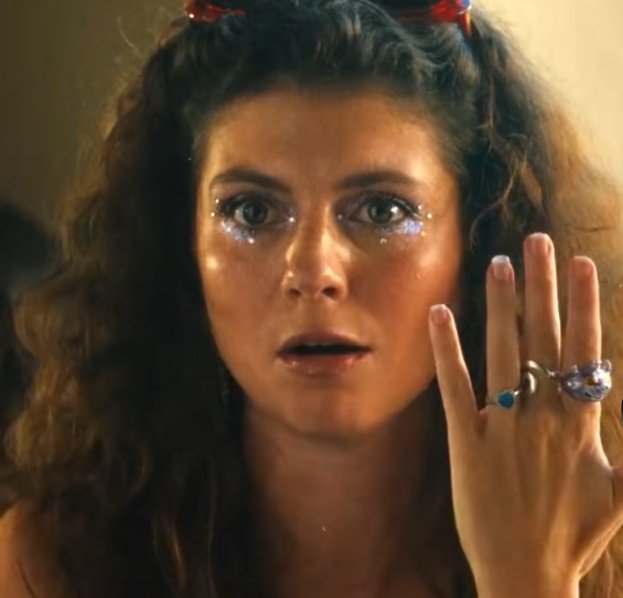 Eli_books_king's tweet image. No soy una nonchalant girl,
SOY EL PERSONAJE DELULU QUE NO PARA DE HABLAR, QUE TIENE UN MILLÓN DE PREGUNTAS EXISTENCIALES, QUE AMA SONREÍR Y ES ALGUIEN MUY EXPRESIVO