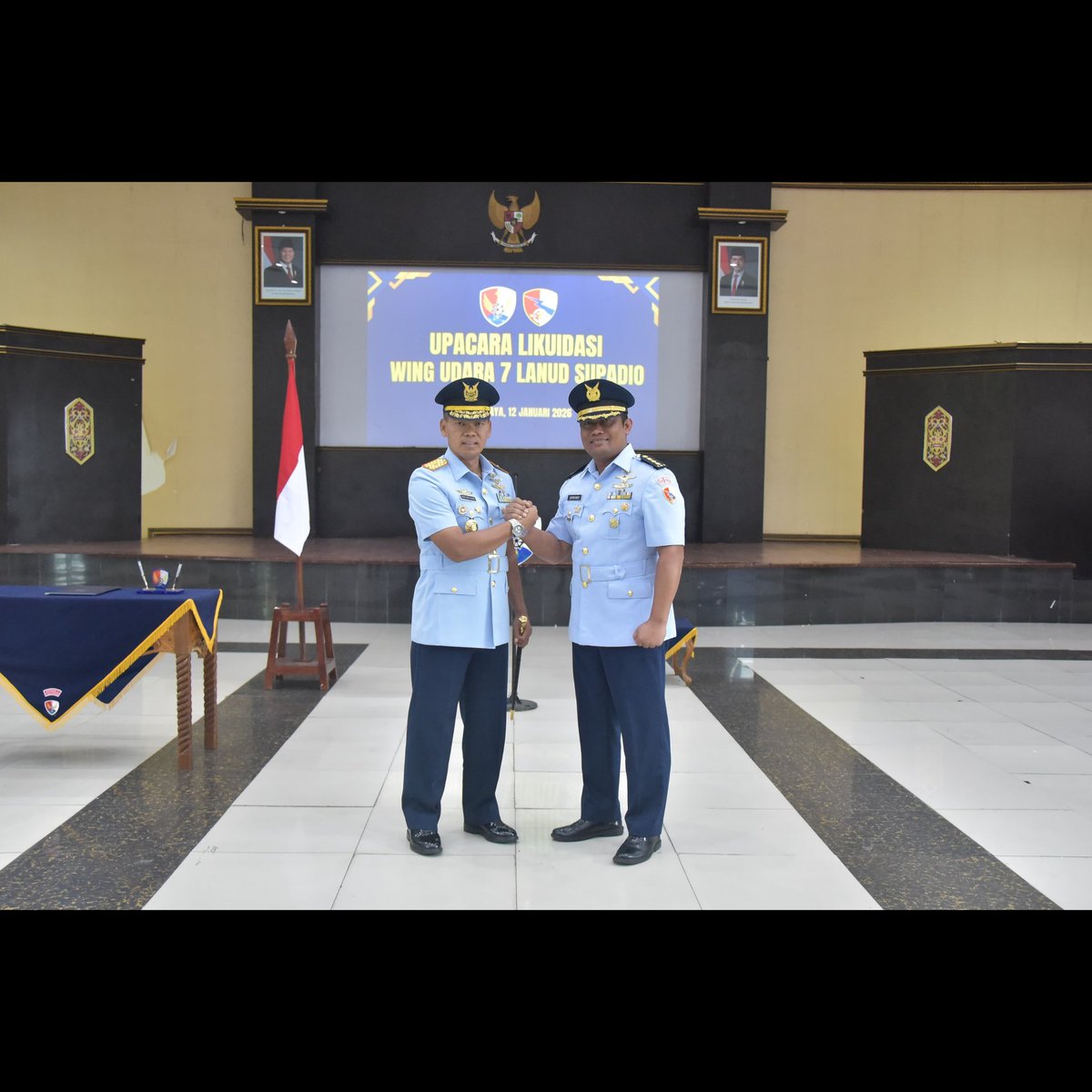 LanudSupadio's tweet photo. *Komandan Lanud Supadio Pimpin Penyerahan Jabatan Komandan Wing Udara 7*

Komandan Pangkalan TNI Angkatan Udara (Lanud) Supadio, Marsekal Pertama TNI Sidik Setiyono, S.E., M.Han., memimpin langsung penyerahan jabatan Komandan Wing Udara 7 Lanud Supadio dari Kolonel Pnb Supriyanto https://t.co/E31eiABMU9