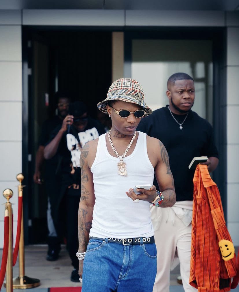 Retweet for Fela. Like for Wizkid!!! ❤️🦅