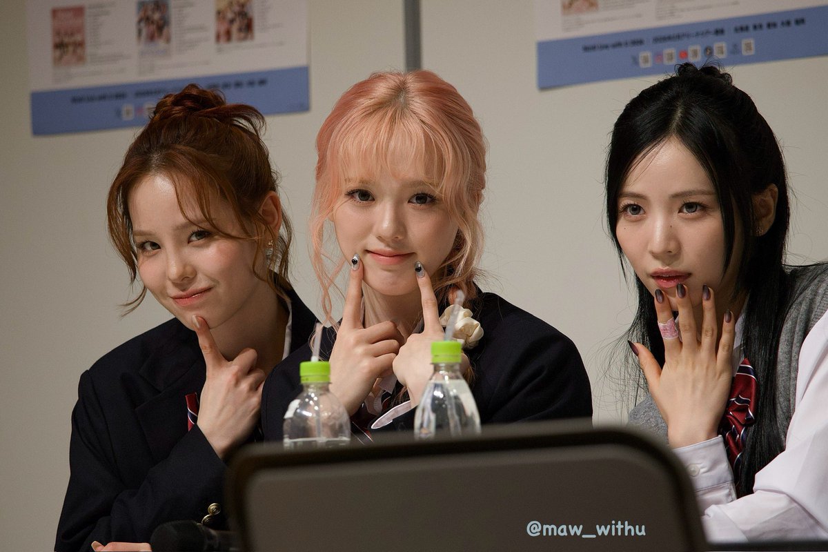 maw_withu's tweet image. 20260112 東京 全員サイン会

スクールカーストの頂点
🧡🩵💜

#NiziU #MAKO #RIO #MAYA
#NiziU_全員サイン会
#RIO_bubble