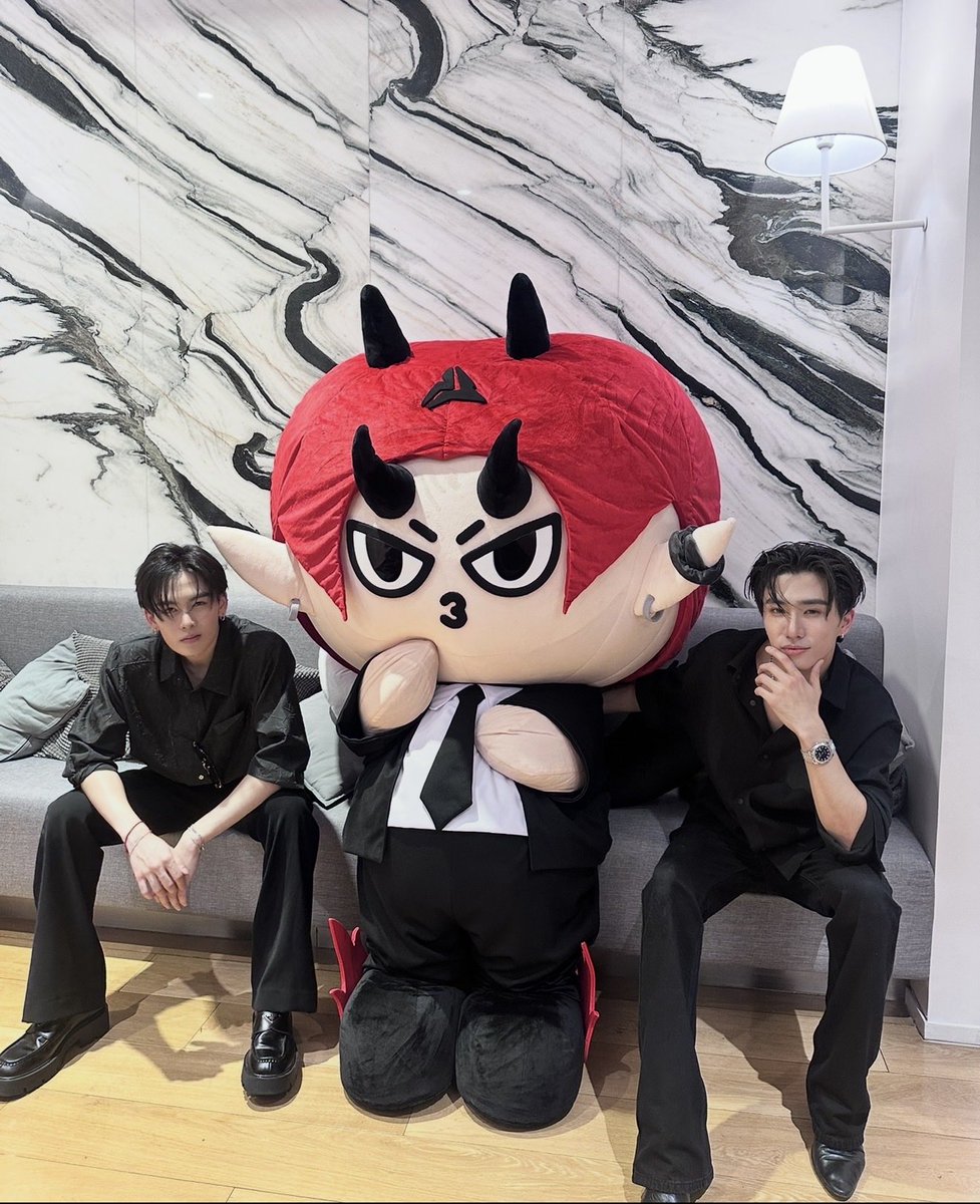 perthppe's tweet image. Hbd ไอลูกกกพ่อ love u🤟🏻🤟🏻🖤🤍🔥😎
@domiia_GMMTV 
 #โดเมียร์หนึ่งขวบแล้วฮับเบบี๋