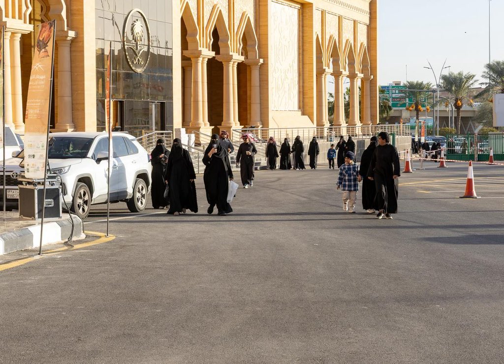 أهلاً وسهلًا بزوار مهرجان #كليجا_بريدة

 #مهرجان_الكليجا17