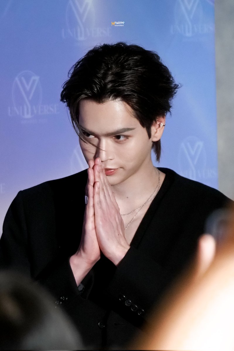 fbjmmp_'s tweet image. 12.01.26📸💗 | #memmorimm *~🎀

หล่อ((สวย))จนต้องยกมือไหว้..🥹💙🌛

JUNIORMARK AT YUNIVERSE

 #YUniverseAwards2025
 #YUniverseAwards2025XJM
~° #JuniorMark #จูเนียร์มาร์ค
#markjrtn @Markjrtn °~♧