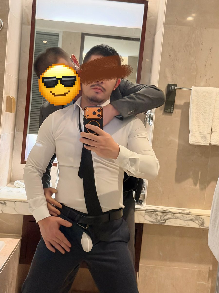 Dresssox1982 tweet media