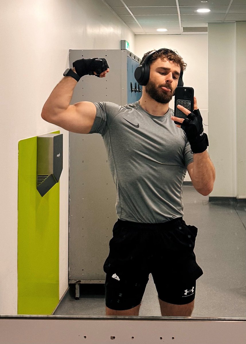 blackstudio98's tweet image. Sweaty