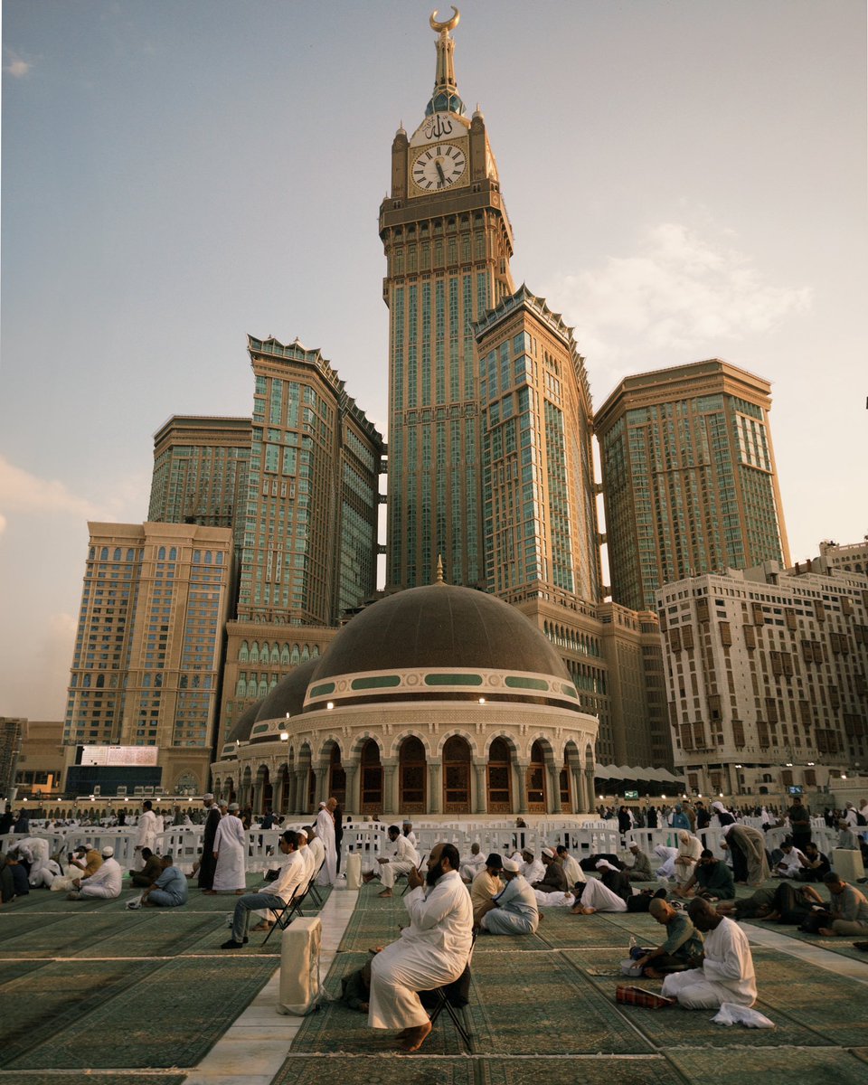 DHMM1Fo's tweet image. يوم في الحرم المكي 🕋 

 A day in the Holy Mosque