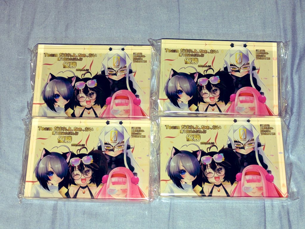 mitabo's tweet image. 【途中経過⑦】
優勝賞品について

今回の優勝賞品も前回同様『優勝チームのキャラ達のコーディネートを含んでの集合絵』をデータとともにアクリルブロックにしてご用意します！
画像は前回の賞品です！ご参考までに！

今回はうだこさん(@udako1211 )にご依頼しました！正直俺も欲しい…！
(｀・ω・´)