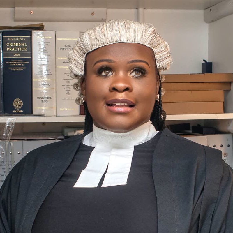 Cultination1's tweet image. 🇬🇧👩🏾‍💼🦯À 23 ANS, ELLE EST DEVENUE LA PREMIÈRE AVOCATE AVEUGLE, NOIRE ET FEMME DU ROYAUME-UNI.

Jessikah Inaba, née aveugle en raison d’une microphthalmie bilatérale, est une Londonienne d’origine congolaise qui a marqué l’histoire judiciaire britannique. 

À seulement 23 ans, en…