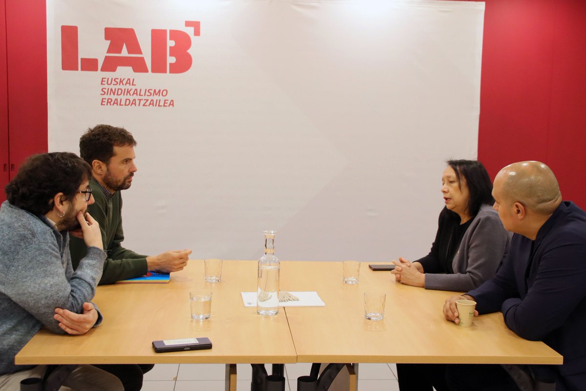LABsindikatua's tweet image. 🇻🇪 LABek @ConsVENBilbao-rekin bilera egin du Donostian

🗣️ LAB sindikatuak Venezuelaren aurkako eraso militarra, AEBen esku hartze inperialista eta Nicolas Maduroren bahiketa salatu ditu, eta Venezuelako herriarekiko elkartasuna berretsi du

🔗 labur.eus/jmflaifo