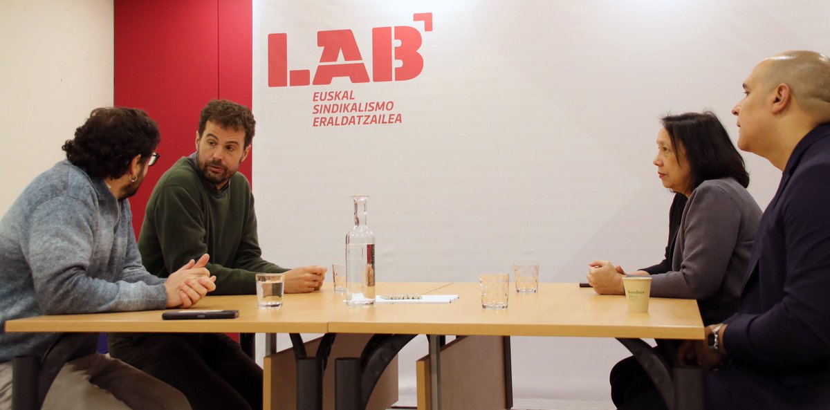 LABsindikatua's tweet image. 🇻🇪 LABek @ConsVENBilbao-rekin bilera egin du Donostian

🗣️ LAB sindikatuak Venezuelaren aurkako eraso militarra, AEBen esku hartze inperialista eta Nicolas Maduroren bahiketa salatu ditu, eta Venezuelako herriarekiko elkartasuna berretsi du

🔗 labur.eus/jmflaifo