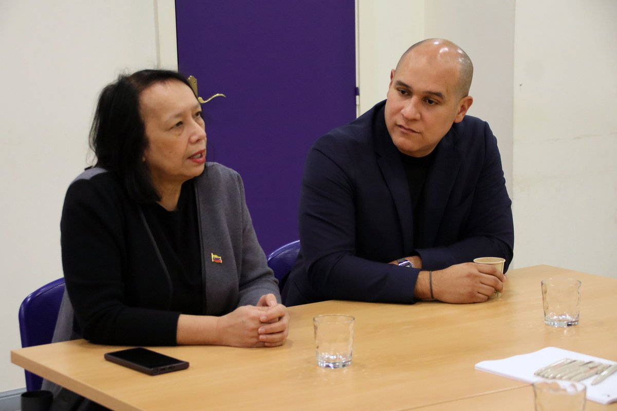 🇻🇪 LABek <a href="/ConsVENBilbao/">@ConsVENBilbao</a>-rekin bilera egin du Donostian

🗣️ LAB sindikatuak Venezuelaren aurkako eraso militarra, AEBen esku hartze inperialista eta Nicolas Maduroren bahiketa salatu ditu, eta Venezuelako herriarekiko elkartasuna berretsi du

🔗 labur.eus/jmflaifo