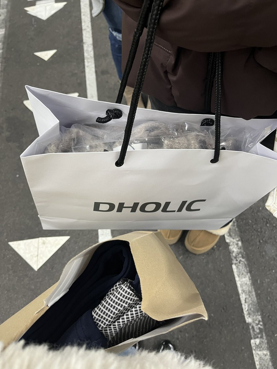 suzu__3rd's tweet photo. お買い物〜🛍️🩵 https://t.co/EAimNLmYOQ