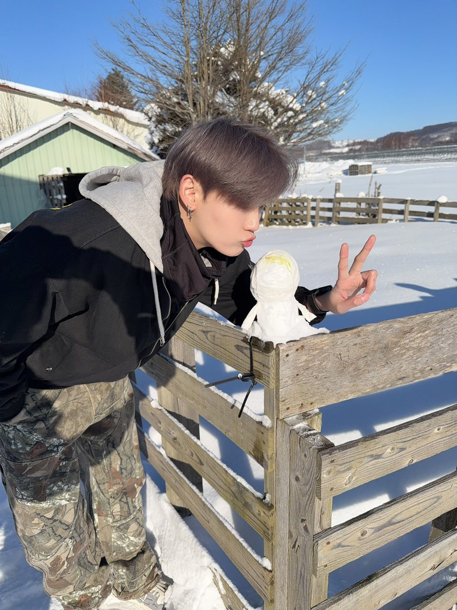 -15 องศากว่าจะปั้นได้เข้าบ้านไปหลบหนาว 3
รอบ ใช้เวลาครึ่งชั่วโมงง 😂😂😂