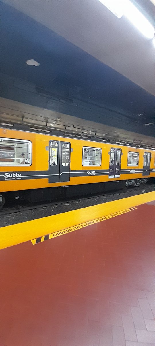 soloyopcinn's tweet photo. Quien driagrama las frecuencias?? 7 ' min a retiro en hora pico y para virreyes pasan vacios cada nada!! @Emova_arg  @LineaEyPremetro @jorgemacri https://t.co/ZIkwbtw4Uv