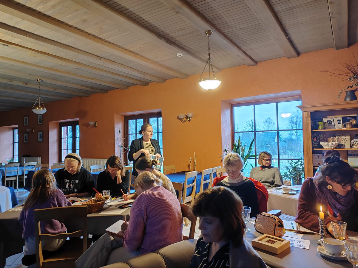 edruva's tweet image. Veidot spēka zīmes vārdiem Cēsu novada Kārļu iedzīvotāja Elīna Lapiņa sākusi pirms vairākiem gadiem. 
👉Lasi vairāk:👉edruva.lv/sabiedriba/ar-…