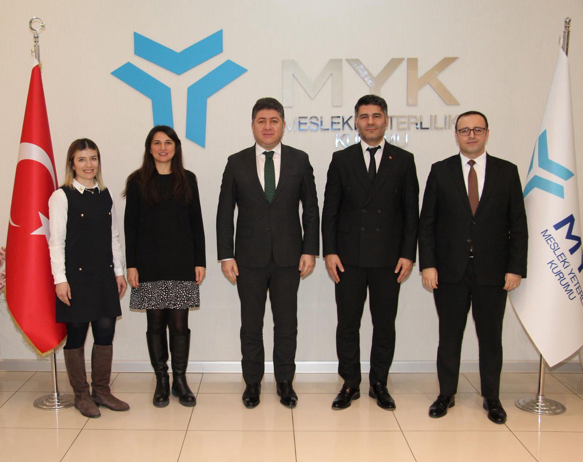 📍 Mesleki Yeterlilik Kurumu Ziyareti

İMD BÜRO-SEN Genel Merkez Yönetim Kurulu olarak, Mesleki Yeterlilik Kurumu (MYK) Başkanı Sayın Aşkın TÖREN’e hayırlı olsun ziyaretinde bulunduk.  Ziyaretimizde sendikal kapsamda yürüttüğümüz çalışmaları kendileriyle istişare etme imkânı