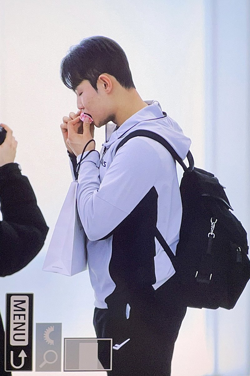 코드 tweet media