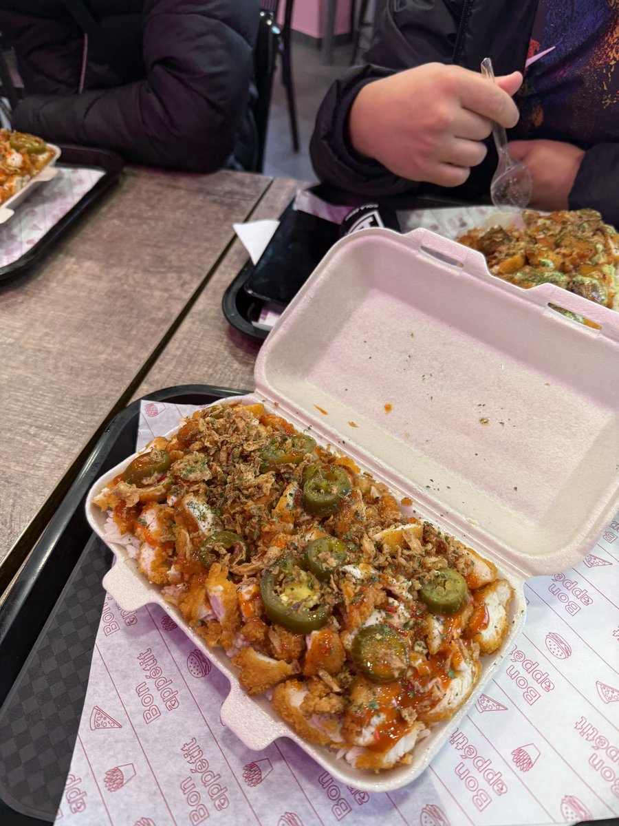 yayaniuum tweet media