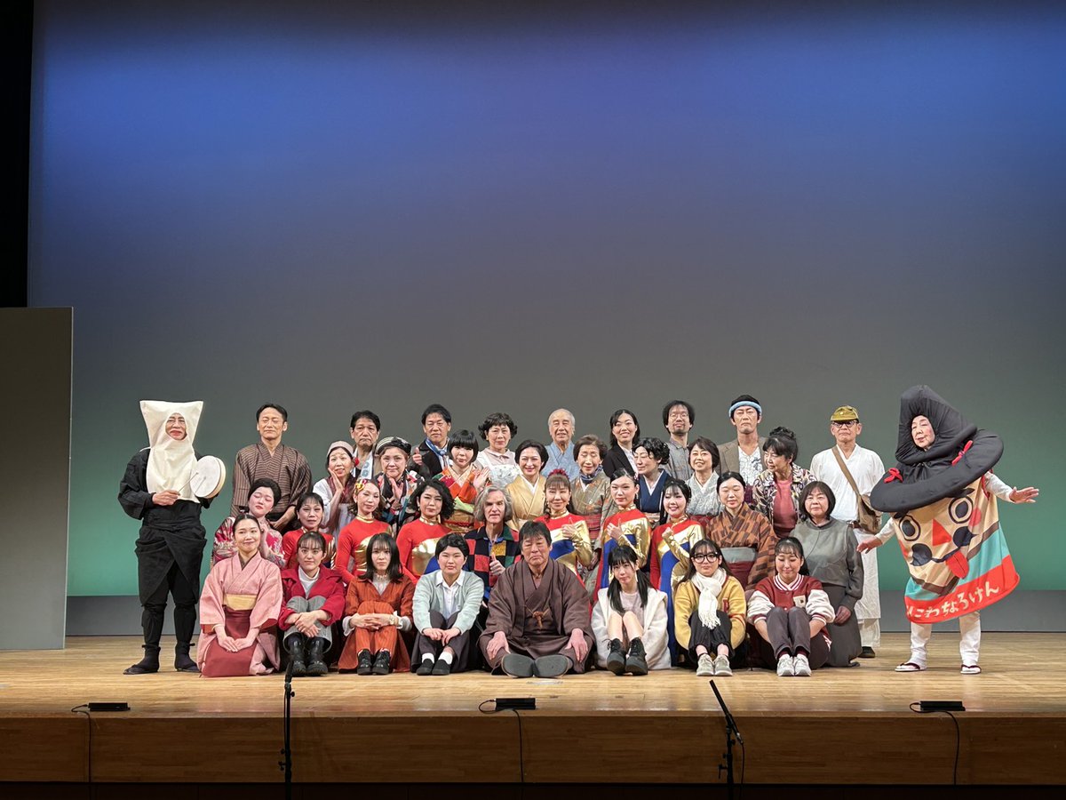 higedarumaan's tweet photo. 昨日をもちまして「やってみなはれ！〜大阪150年物語〜」全ステージ終了しました！たくさんのご来場誠に感謝。

「やってみなはれ！」と背中を押され、ここまでやってこれました！またどこかでお会いしまょう！

第3章(技術スタッフ役)
第5章(カフェの客・父親役)

#大阪150年物語 
#やってみなはれ https://t.co/9ONtro7g0e